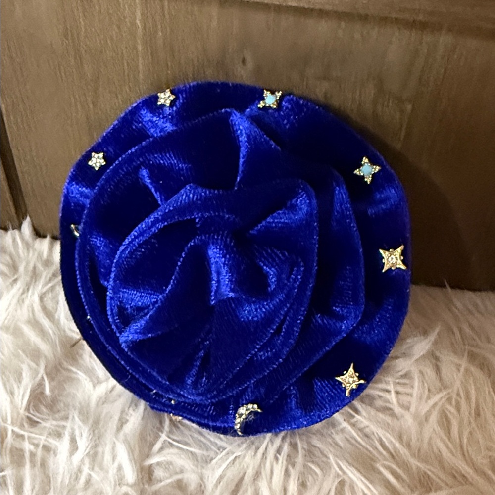 Free People Royal Blue Velvet Broach Pin with Gold Tone Earrings 5 sets